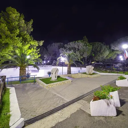 Ξενοδοχείο με διαμερίσματα Julia 3*