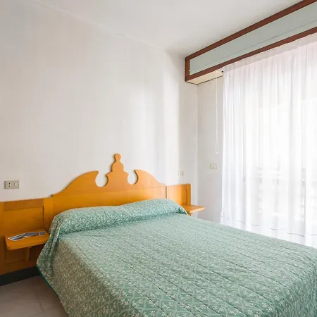 Ξενοδοχείο με διαμερίσματα Julia 3*