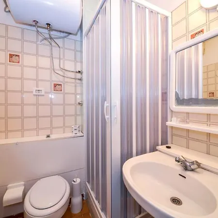 מלון דירות Julia 3*