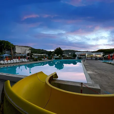 Julia Aparthotel