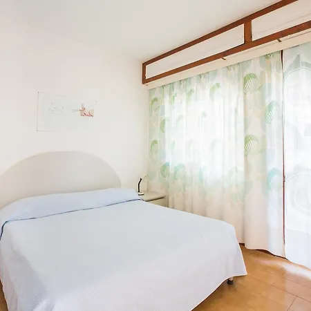 Julia Aparthotel 3*