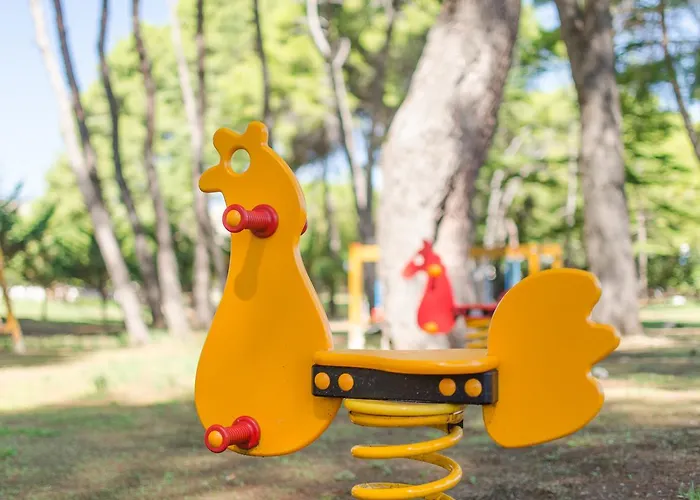 מלון דירות Julia 3*